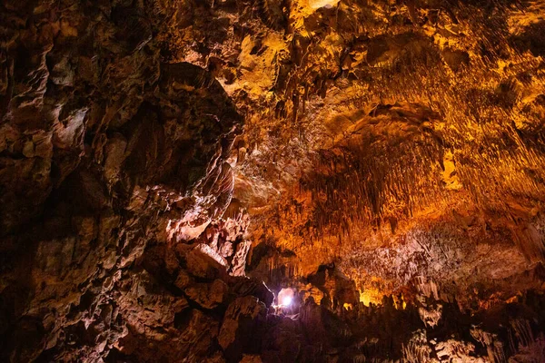 Schöne Aussicht Auf Stalaktiten Und Stalagmiten Damlatas Unterirdischer Höhle Alanya lizenzfreie Stockfotos