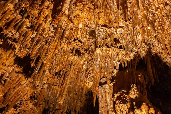 Bella Vista Stalattiti Stalagmiti Nella Grotta Sotterranea Damlatas Alanya Turchia — Foto Stock