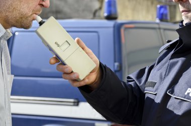 itidal bir polis tarafından incelenmesi