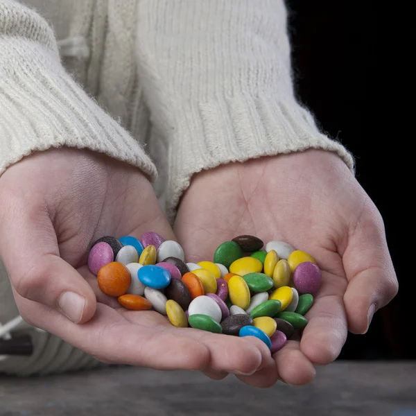 Manos llenas de dulces — Foto de Stock