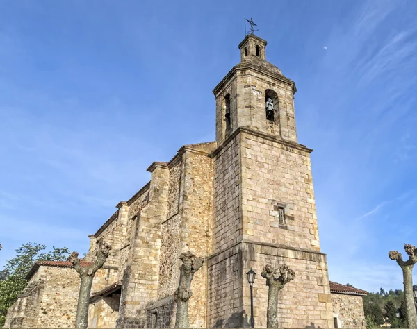 Colindres 교회입니다. 칸타브리아, 스페인. — 스톡 사진