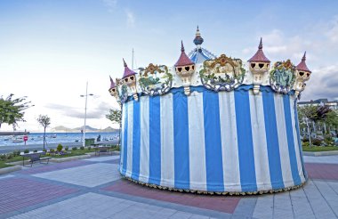 kapalı carousel.