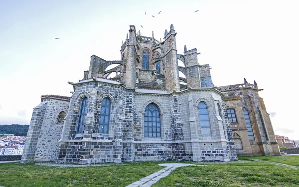 Castro urdiales, Spanje - 14 mei 2014: kerk van st. Maria van th — Stockfoto