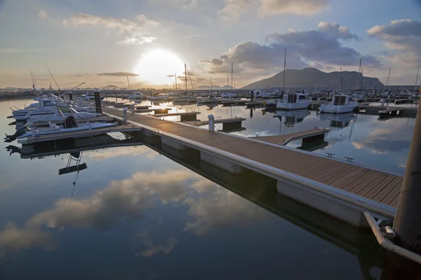 Harbor laredo günbatımında. Cantabria (İspanya).