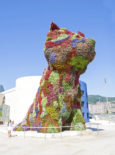 Bilbao, Spanien - 13. Juni: Welpenskulptur in der Nähe des Guggenheim-Museums Stockfoto