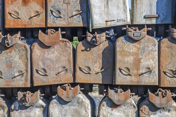 Coches de mina viejos y oxidados . —  Fotos de Stock