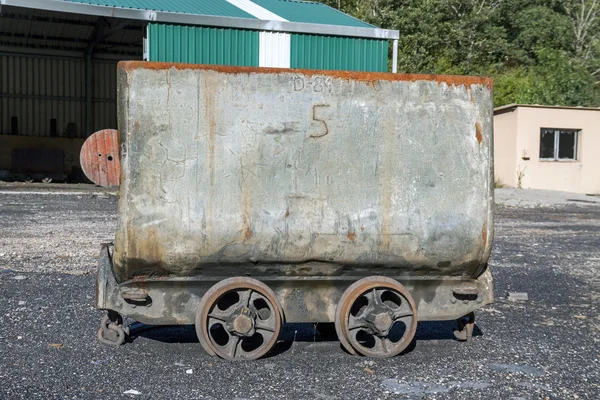 Брошенный минный автомобиль . — стоковое фото