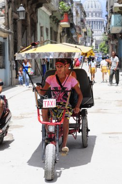 havana'nın sokak bisiklet taksi
