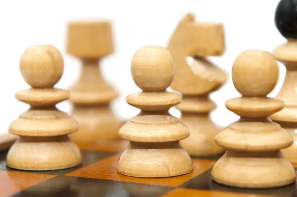Figure scacchistiche isolate su sfondo bianco — Foto Stock