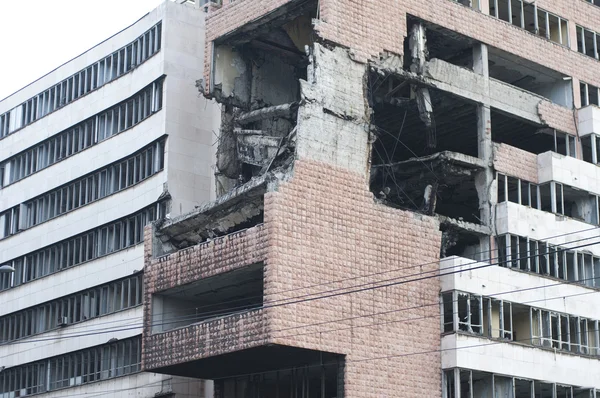 Ruina de la guerra - edificio demolido — Foto de Stock