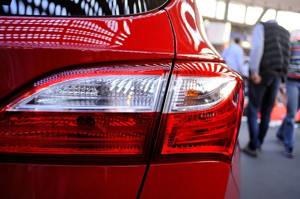 Lujosos detalles de coches deportivos en la feria de coches —  Fotos de Stock