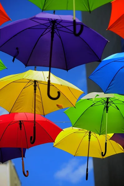 Färgade paraplyer — Stockfoto