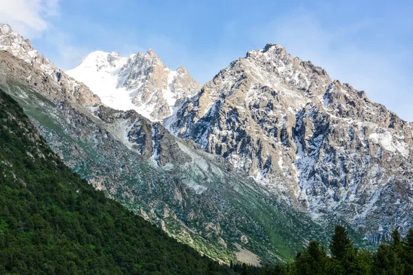 Tien shan dağlarında yürüyüş — Stok fotoğraf