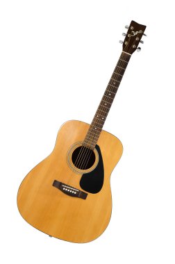 akustik gitar üzerinde beyaz izole
