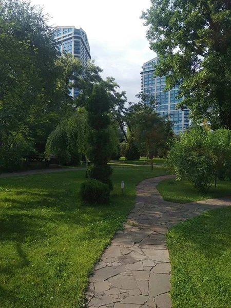 Moderno Parque Ciudad Por Mañana — Foto de Stock