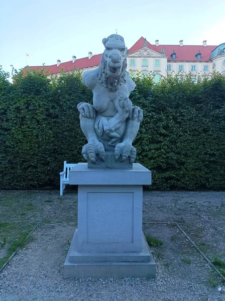 Statue Auf Einem Schönen Stein Park — Stockfoto