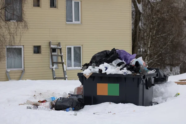 Мусорный Бак Улице Полон Вокруг Полно Мусора Мусорная Свалка Загрязнение — стоковое фото