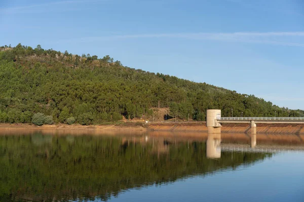 Apartadura Dam Nature Landscape Reflection Still Water Sao Mamede Alentejo — Foto de Stock