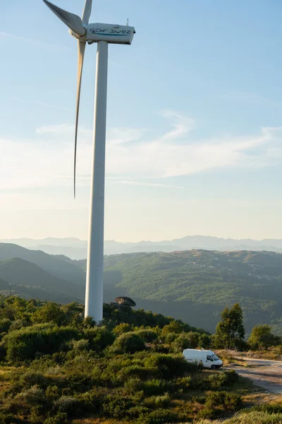 Camper Van Wind Turbines Eolic Renewable Energy Fafe Landscape Portugal — 图库照片