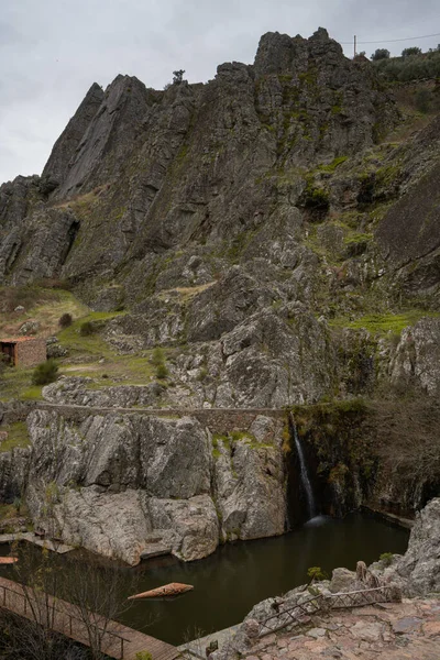 Cascada Del Pueblo Histórico Penha Garcia Playa Del Río Pego — Foto de Stock