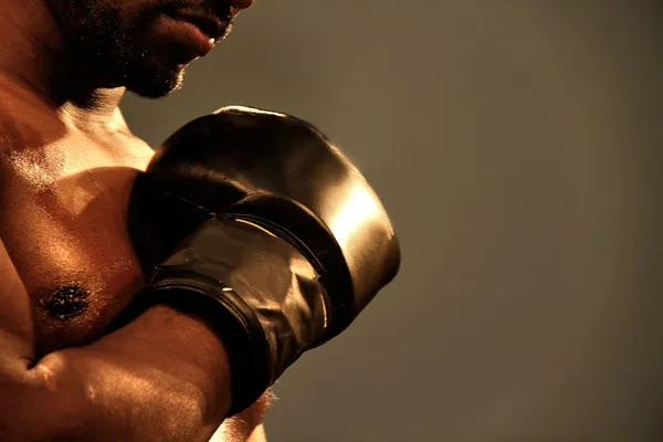 Boxing gloves during a professional boxing match — Stock Photo, Image