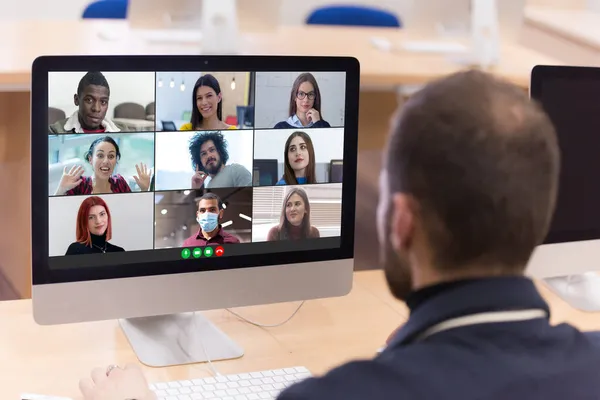 Multietniska Högskolestudenter Distansundervisning Virtuell Fjärrklass Grupp Online Interaktiv Lektion Videokonferens — Stockfoto