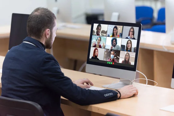 Multiethnische College Studenten Fernunterricht Virtuelle Remote Klasse Interaktive Online Lektion — Stockfoto