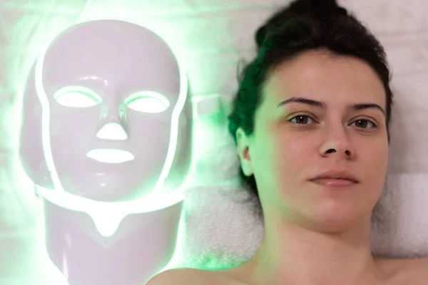 Masque Led Traitement Régénératif Appliqué Une Jeune Femme — Photo