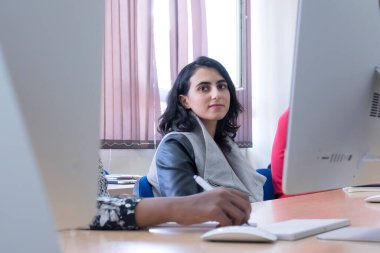 Üniversite kampüsü konsepti öğrencileri