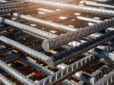Demir takviyesi. Güçlendirilmiş beton inşaat alanı için çelik demirler