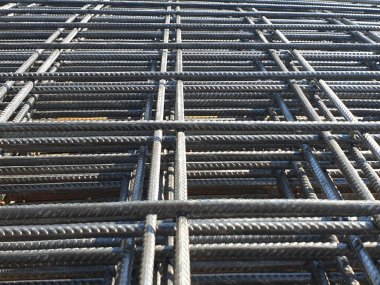 Demir takviyesi. Güçlendirilmiş beton inşaat alanı için çelik demirler