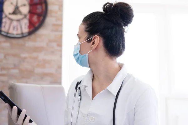 Confident Female Doctor Posing Her Office — Stock Photo, Image