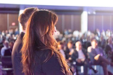 İş Konferansında konuşmacı