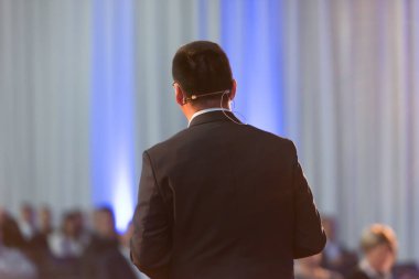 İş Konferansında konuşmacı