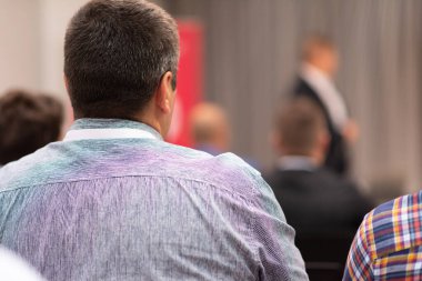 İş Konferansında konuşmacı