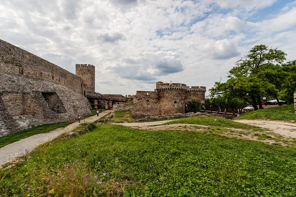 Portão de pedra e bastião na fortaleza de Belgrado — Fotografia de Stock