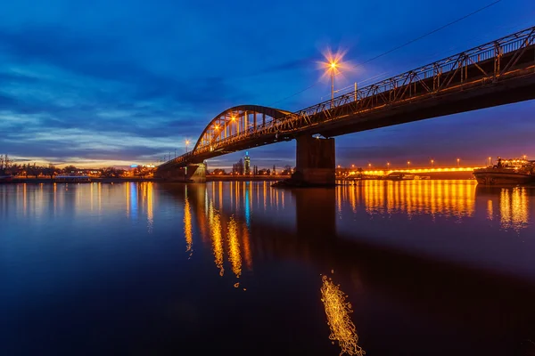 Pont la nuit — Photo