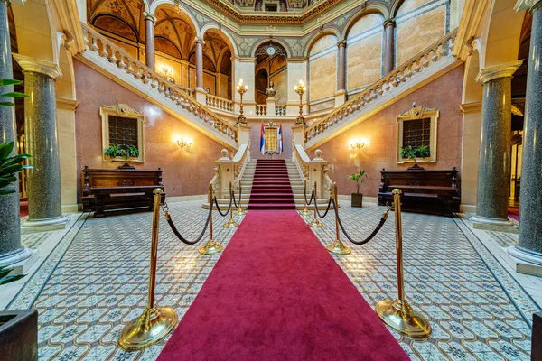 Intérieur du bâtiment classique — Photo