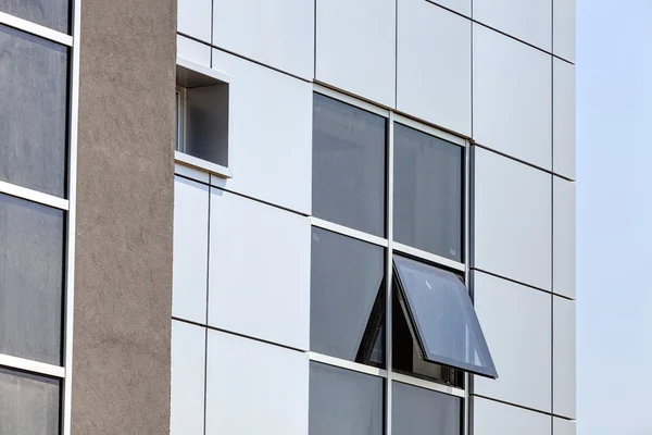 Алюминиевый фасад — стоковое фото