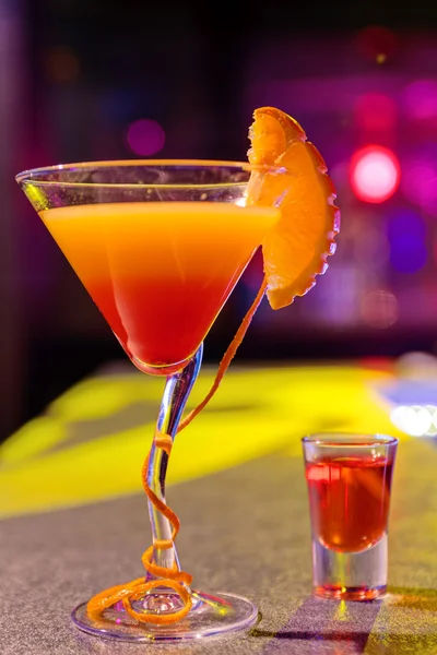 Cocktail in bar — Stockfoto