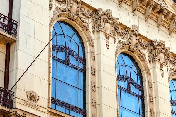 Stone facade on classical building — Stock Photo, Image