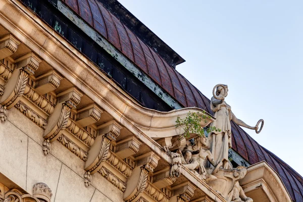 Fachada de pedra no edifício clássico — Fotografia de Stock