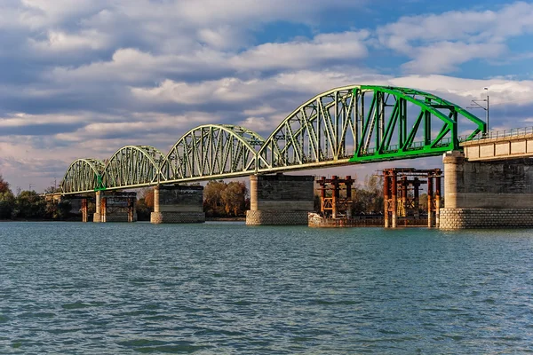 Steel bridge across river — Stock Photo, Image