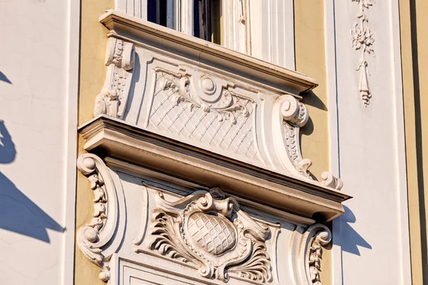 Stone facade on classical building — Stock Photo, Image