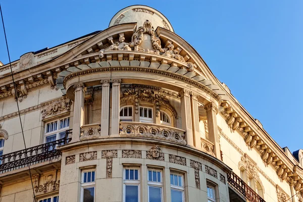 Facciata in pietra su edificio classico — Foto Stock