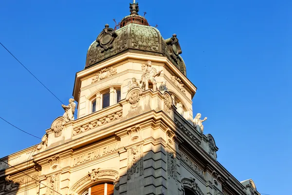 Sten fasad på klassisk byggnad — Stockfoto