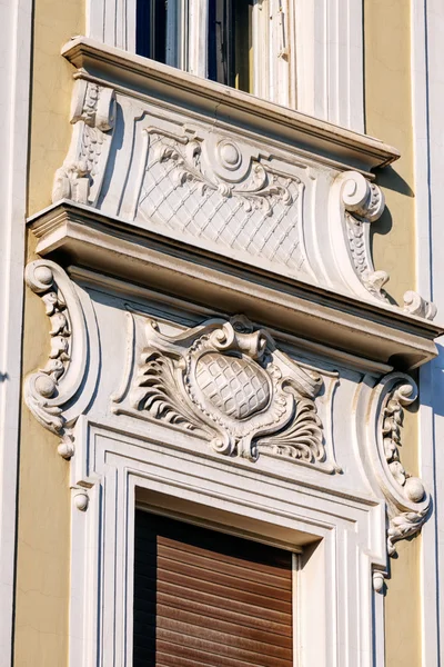 Fachada de pedra no edifício clássico — Fotografia de Stock