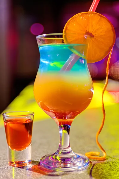 Cocktail in bar — Stockfoto