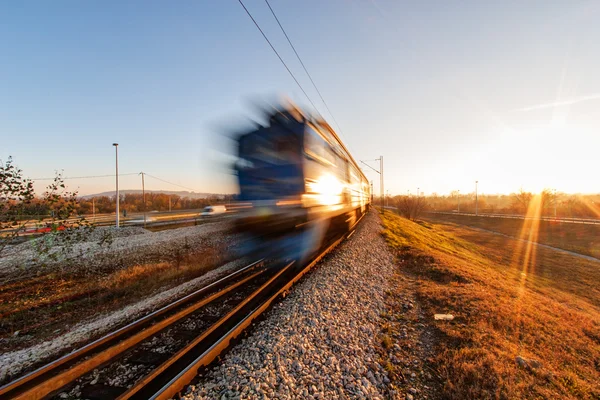 Tren en movimiento rápido —  Fotos de Stock