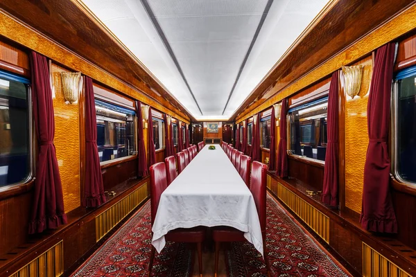 Luxo velho trem de transporte — Fotografia de Stock